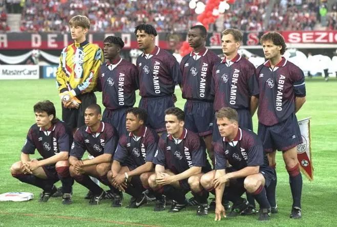 阿贾克斯：欧冠赛场的荣耀与重生交响